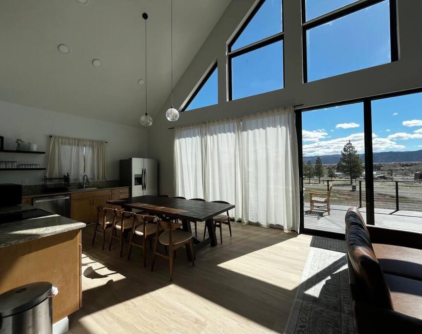 Red Rock Retreat Stunning Floor To Ceiling Views Villa Hatch Dış mekan fotoğraf
