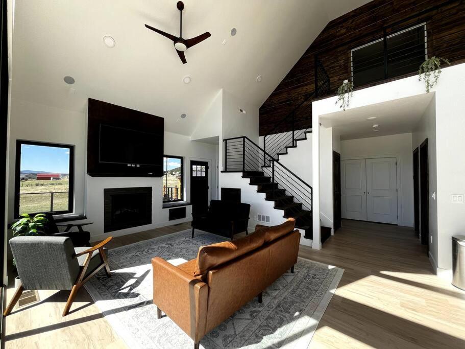 Red Rock Retreat Stunning Floor To Ceiling Views Villa Hatch Dış mekan fotoğraf